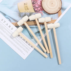 مطرقة خشب صغير