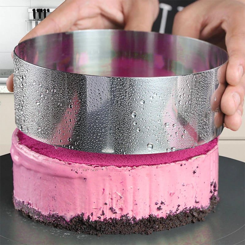 Cake cutting mold, adjustable from 24cm to 30cm